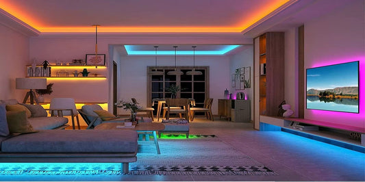 Bande lumineuse LED RVB flexible multicolore installée dans un salon pour créer une ambiance cocooning