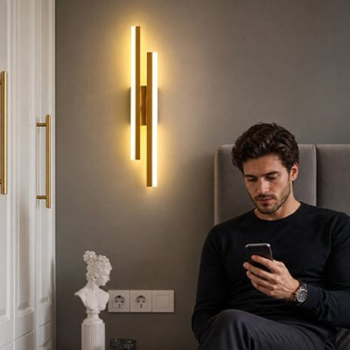 Applique murale pour chambre design minimaliste tubes LED asymétriques — Mon Univers - Mes Lumières