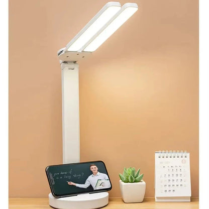Lampe Bureau LED Multifonction USB en situation de travail — Mon Univers - Mes Lumières
