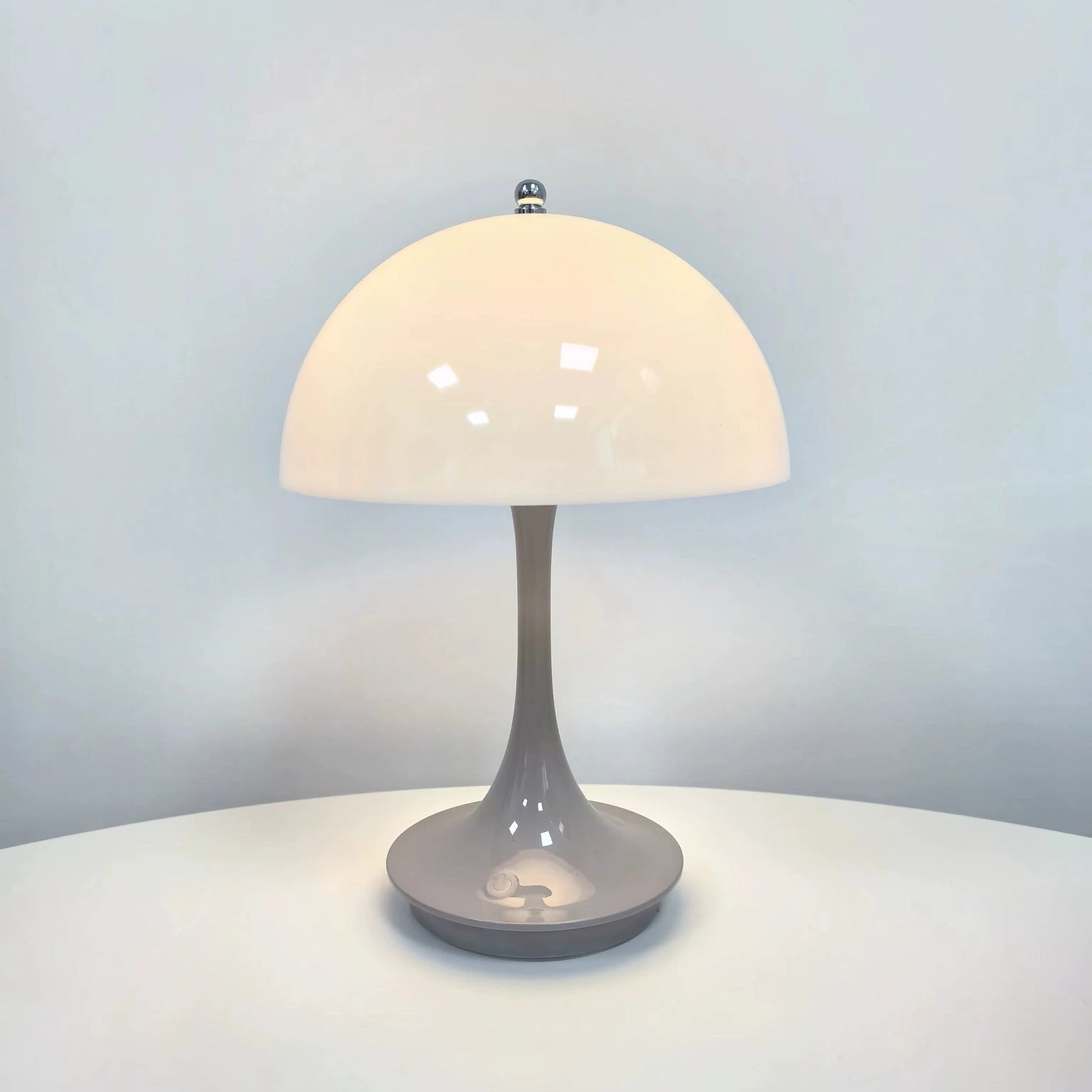Lampe Champignon Rechargeable Éco-responsable coloris Gris fond blanc vue principale — Mon Univers - Mes Lumières