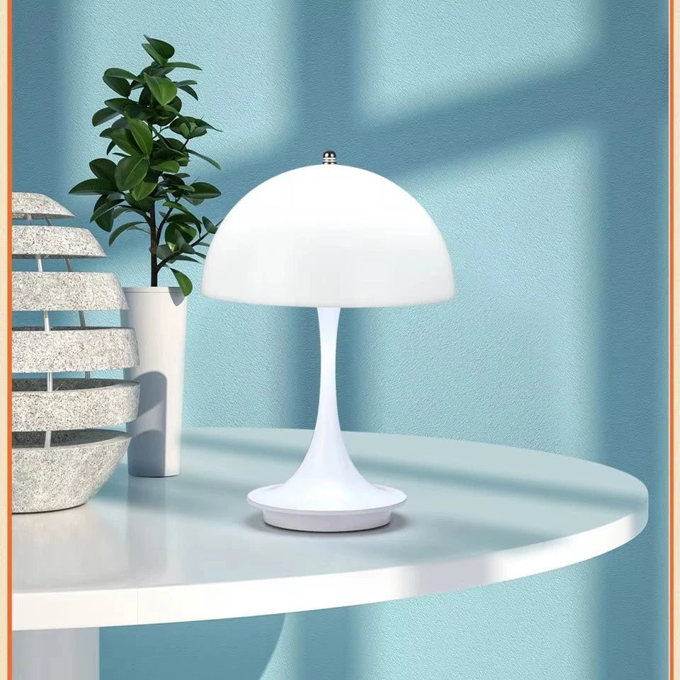 Lampe Champignon Rechargeable Éco-responsable coloris Orange allumée table de nuit chambre bois — Mon Univers - Mes Lumières