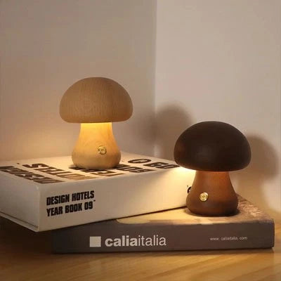 Lampe Champignon en Bois Design Ambiance coloris Beige allumée bureau bois ambiance cosy — Mon Univers - Mes Lumières
