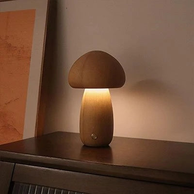 Lampe Champignon en Bois Design Ambiance coloris Beige allumée étagère ambiance naturelle — Mon Univers - Mes Lumières