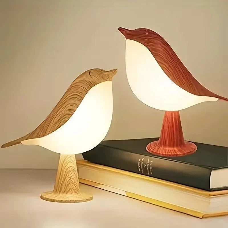 Lampe Oiseau Zen beige et noyer deux coloris sur livres — Mon Univers - Mes Lumières
