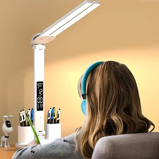 Lampe bureau LED intelligente blanche horloge rangement jeune femme casque bureau — Mon Univers - Mes Lumières