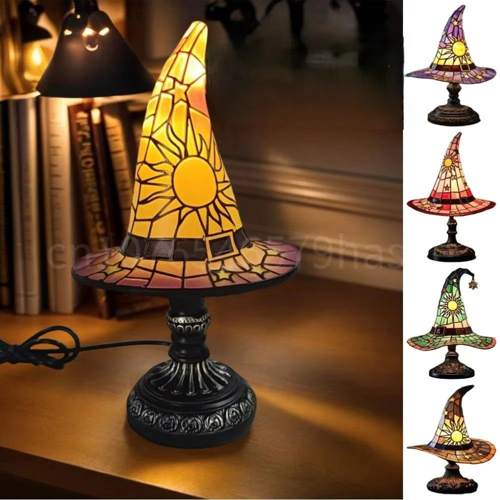 Lampe chapeau de sorcière féerique coloris beige sur étagère — Mon Univers - Mes Lumières