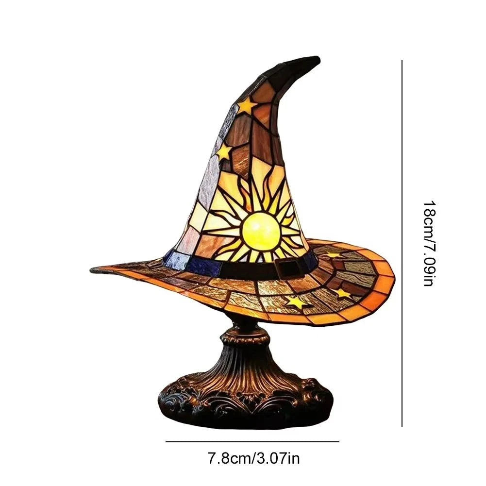 Lampe chapeau de sorcière féerique sur table de chevet chambre — Mon Univers - Mes Lumières