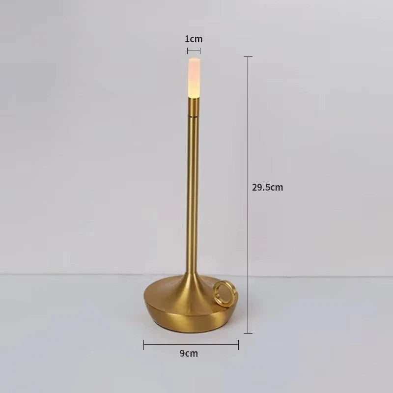 Lampe de Table Design Optimal dorée dimensions 29,5cm x 9cm fond blanc — Mon Univers - Mes Lumières