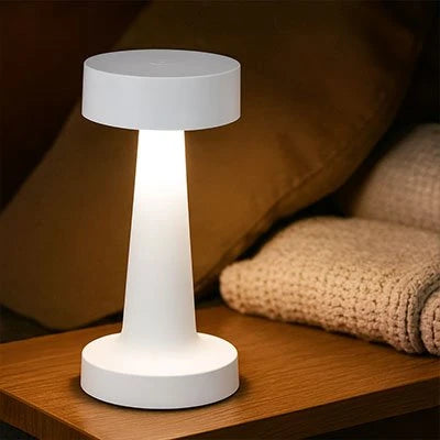 Lampe de Table LED Design Premium Blanche allumée blanc chaud table de nuit plaid — Mon Univers - Mes Lumières