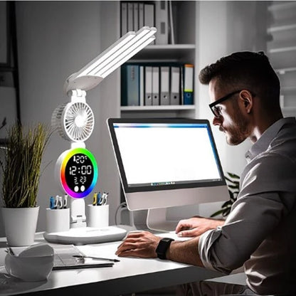 Lampe de bureau Ergonomia homme au bureau avec ordinateur éclairage professionnel — Mon Univers - Mes Lumières