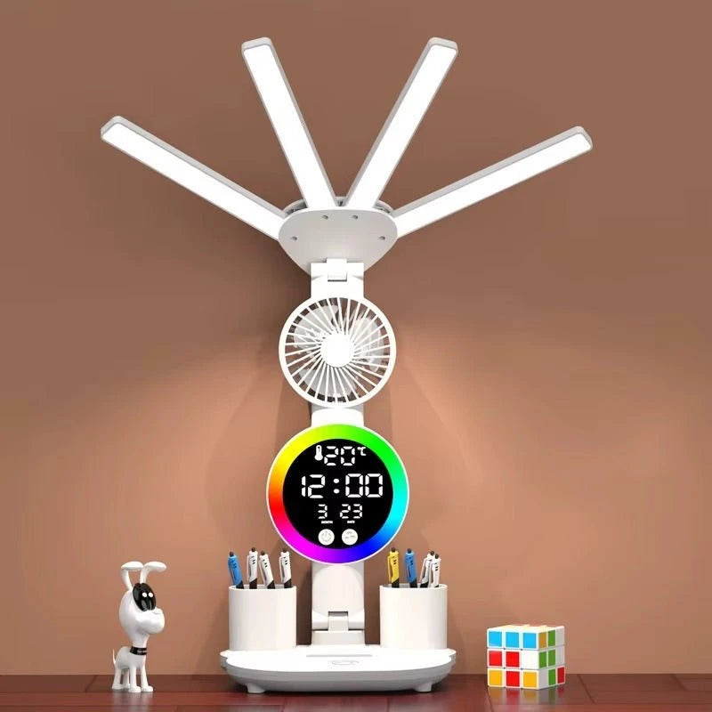 Lampe de bureau Ergonomia vue de face pales déployées horloge RGB fond brun — Mon Univers - Mes Lumières