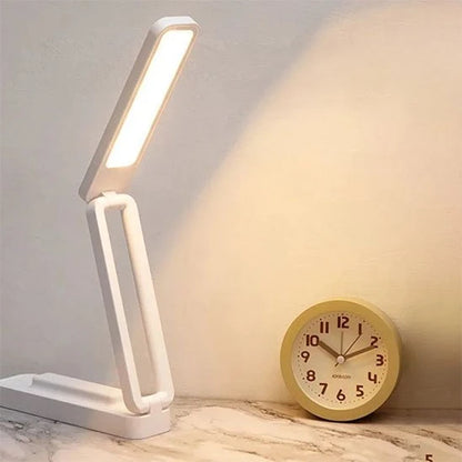 Lampe de bureau LED EcoVision mise en situation ambiance — Mon Univers - Mes Lumières