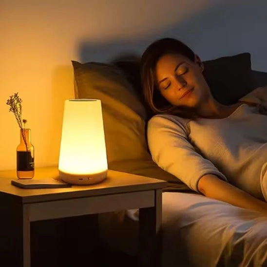 Lampe de chevet tactile RGB allumée ambiance lumière chaude chambre nuit — Mon Univers - Mes Lumières