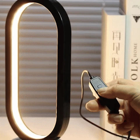 Lampe de table LED ovale noire câble interrupteur main démonstration — Mon Univers - Mes Lumières