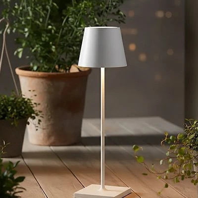 Lampe de table rechargeable Design Contemporain mise en situation table de nuit chambre — Mon Univers - Mes Lumières