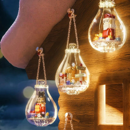 Trio de boules de Noël lumineuses suspendues à une poutre en bois