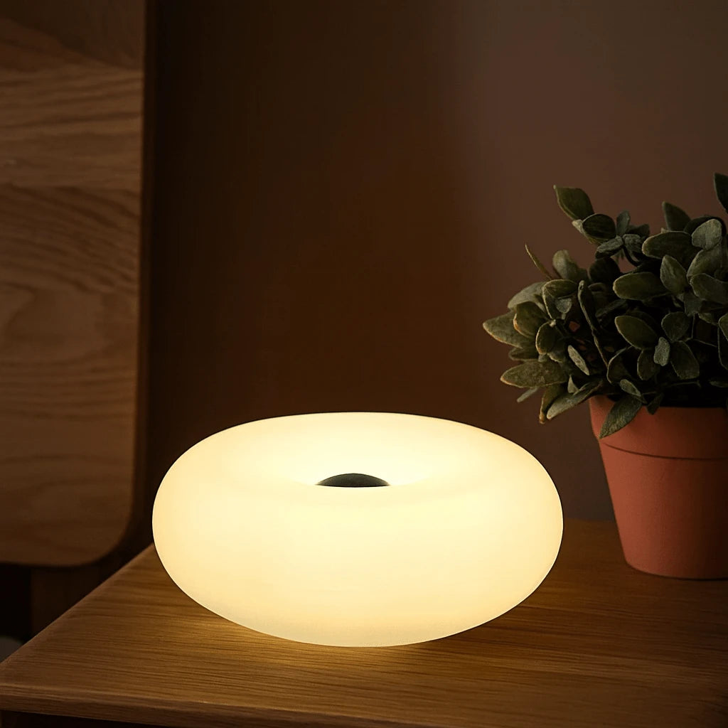 lampe de table donut blanc chaud et plante